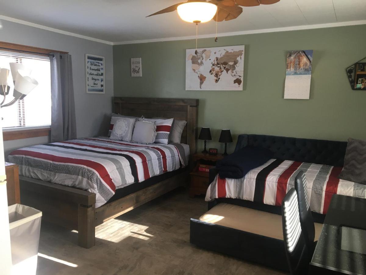 Home Away From Home, Recently Renovated North Troy Kültér fotó