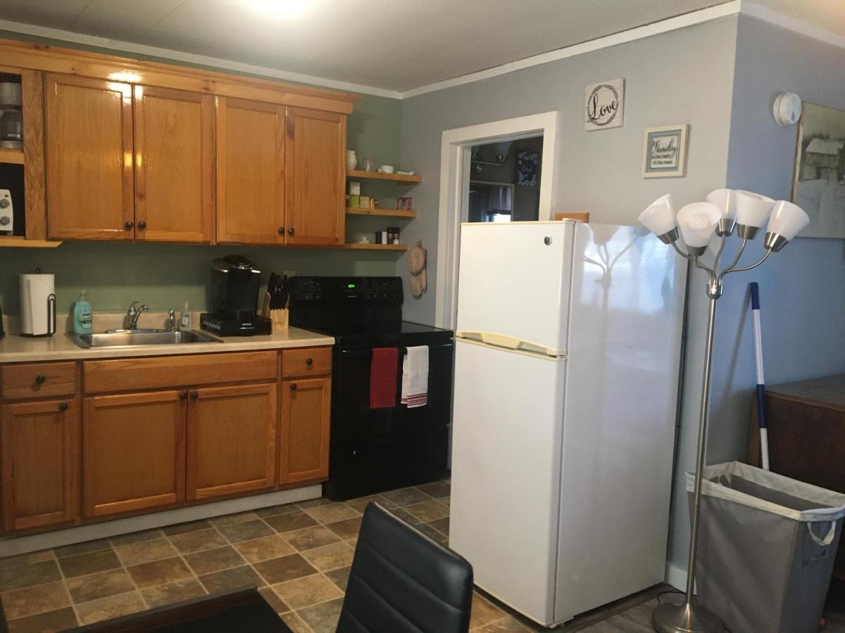 Home Away From Home, Recently Renovated North Troy Kültér fotó