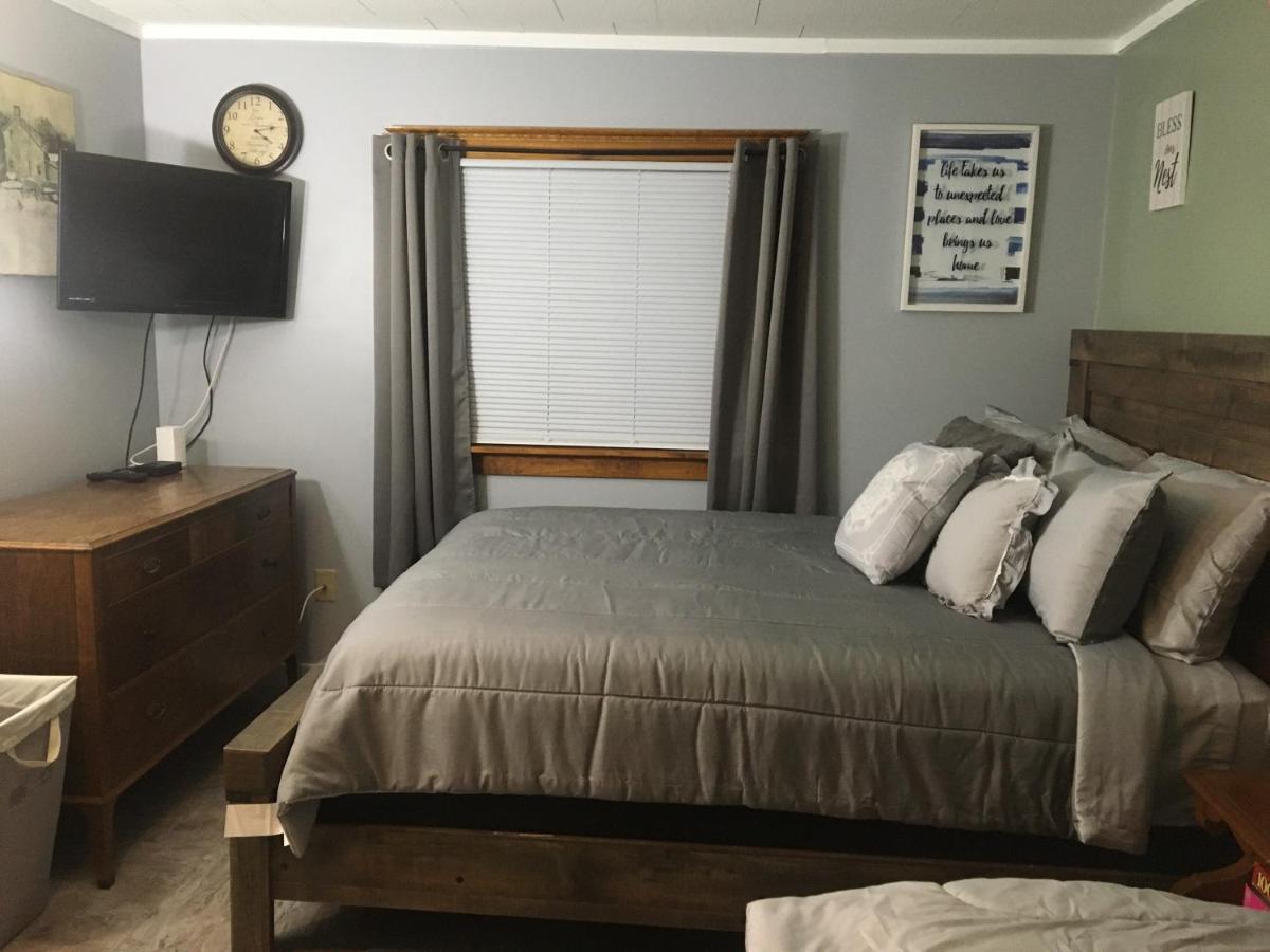 Home Away From Home, Recently Renovated North Troy Kültér fotó
